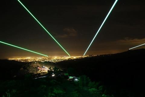 Laser dans le ciel